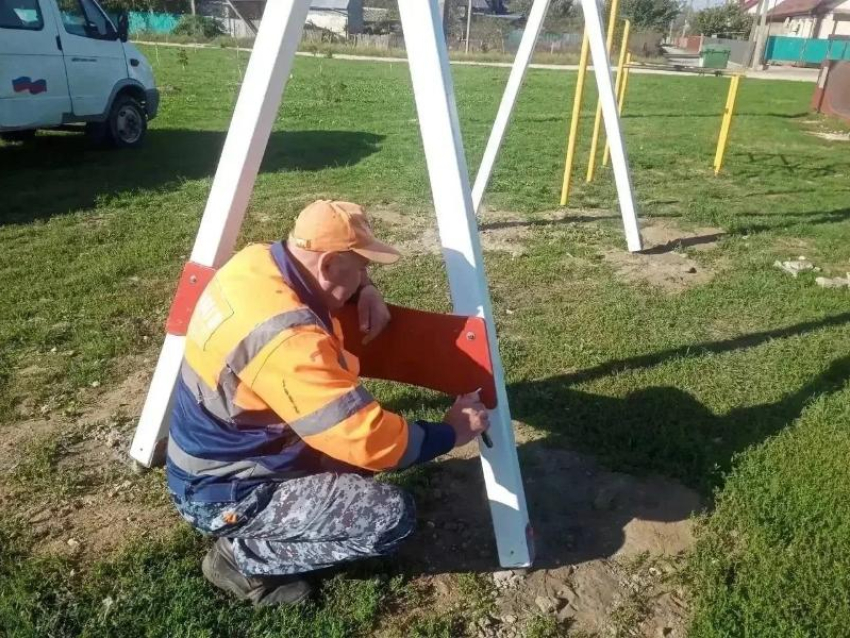Анапа приводит себя в порядок: от ограждений до детских качелей