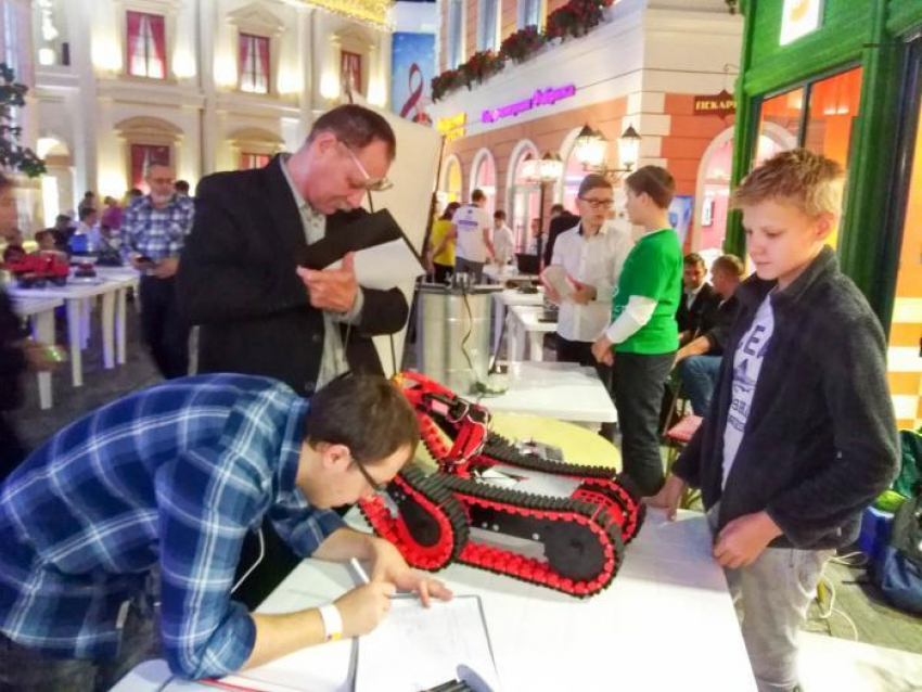 Робот-сапёр, созданный анапчанином Владимиром Услугиным, победил на краевой выставке