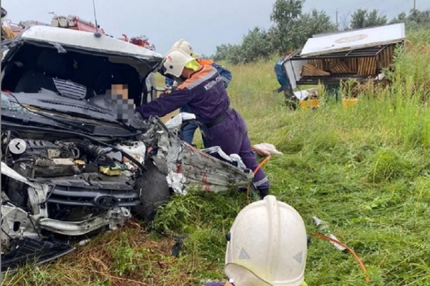 Только что: два человека погибли в ДТП под Анапой