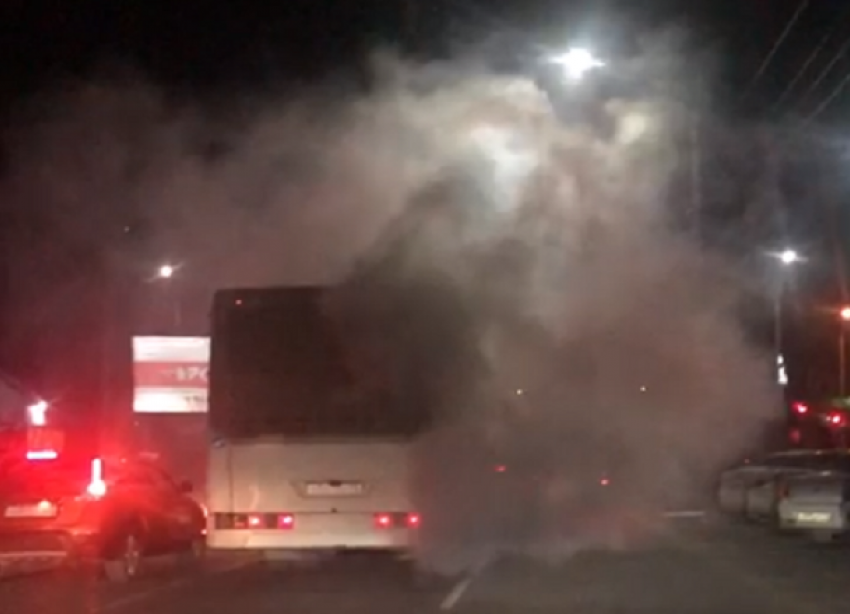 На Анапском шоссе загорелся рейсовый автобус?