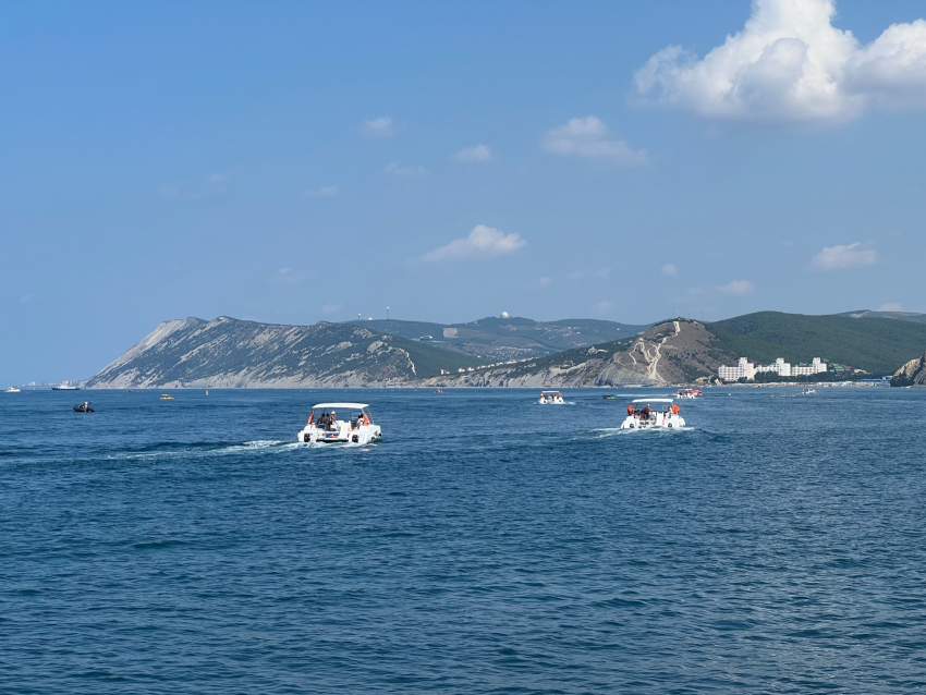 В Международный день снежного барка в Анапе будет тепло и ветрено 