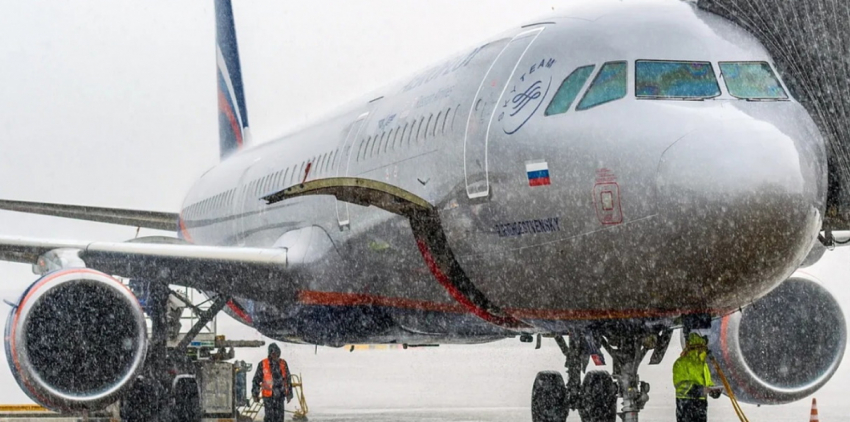 В Анапе приземлился рейс, летевший в Сочи: в южной столице России ураганный ветер