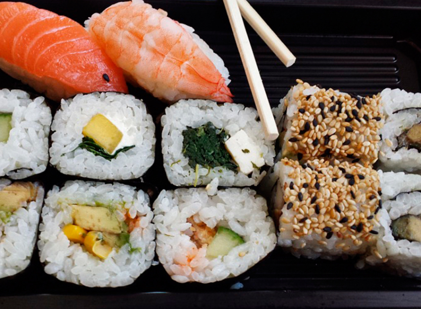 Как аппетитно... Захотелось суши или роллы? Справочник знает, где заказать!