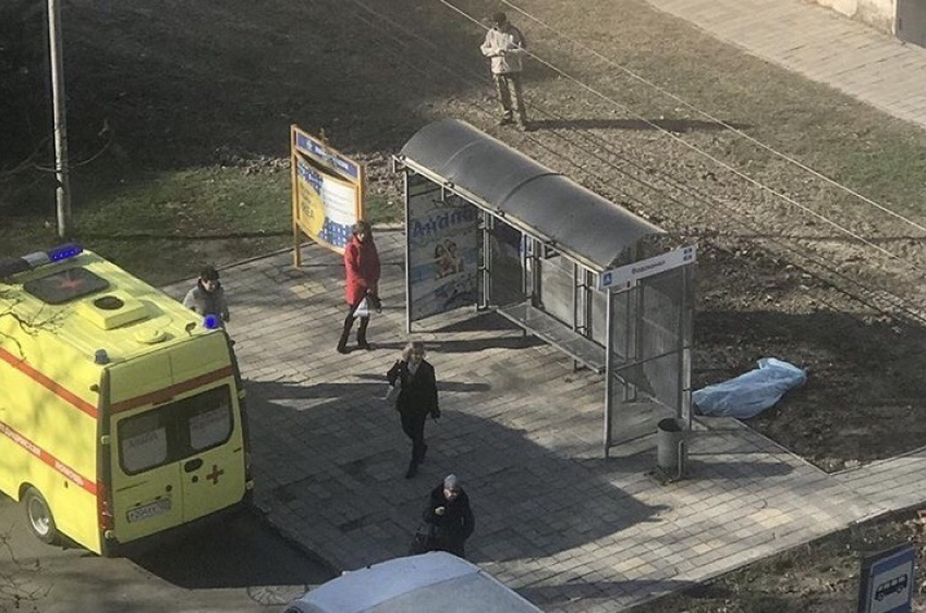 В Анапе человек умер прямо на автобусной остановке