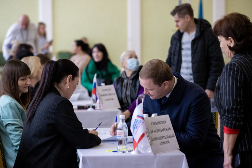 "Сегодня мы голосуем за будущее нашей страны": Василий Швец проголосовал вместе с анапчанами 