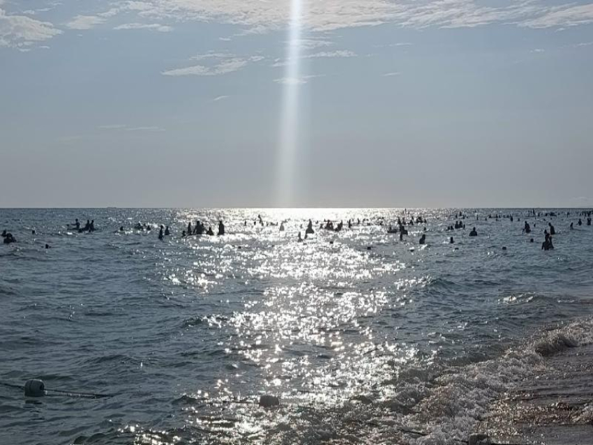 Купальный сезон в Анапе закрыт: море остыло до +19, но курорт не прощается