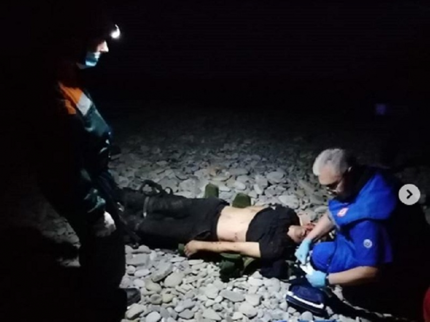 Два человека сорвались с крутого склона под Анапой