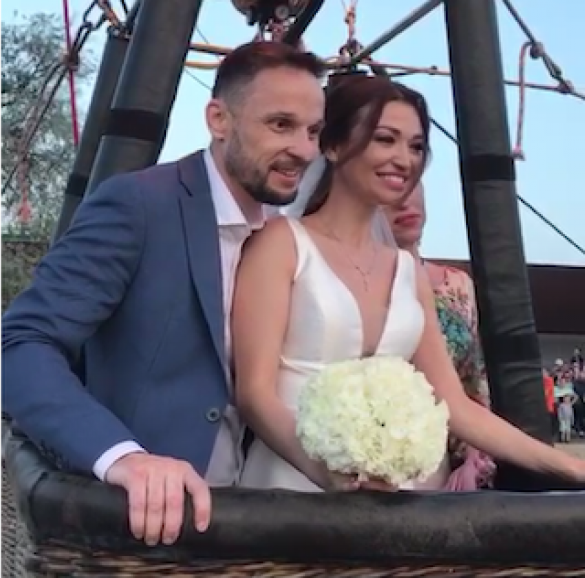 Впервые в Анапе молодожены отметили свадьбу на воздушном шаре