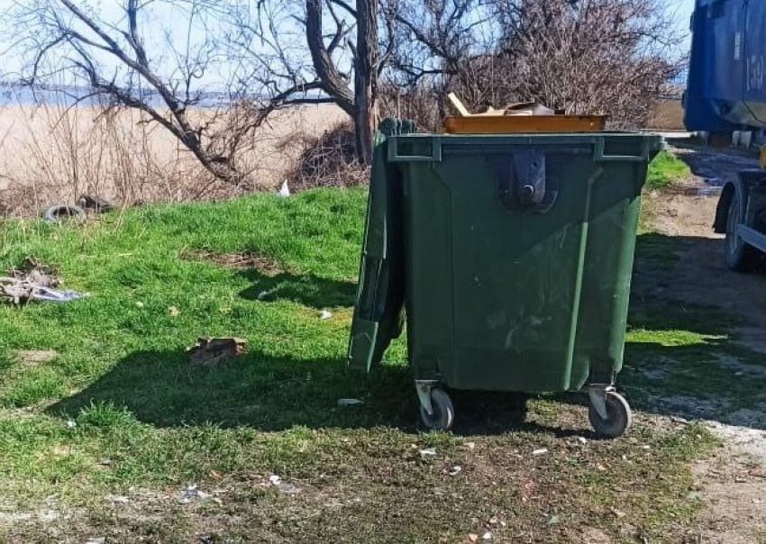 Опасные отходы: в Анапе в мусоровозе загорелись батарейки