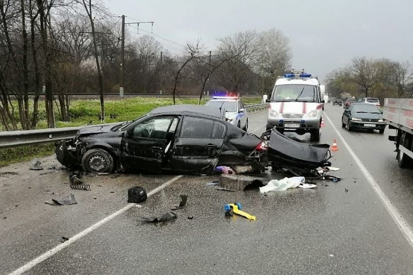 Подробности ДТП под Анапой: выезд на встречку и «Рено» разорвало в клочья 