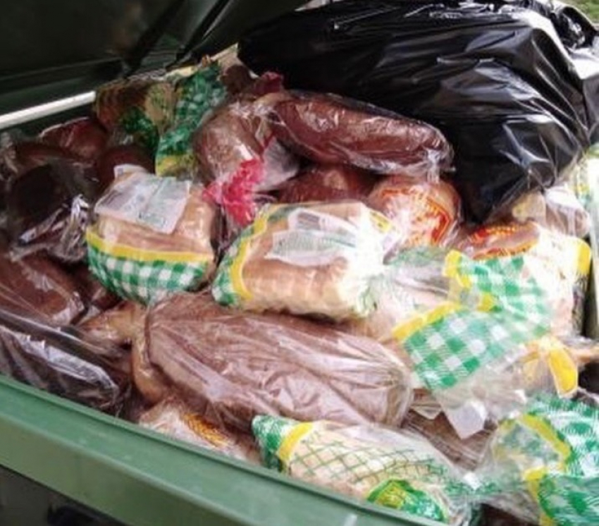 "Продукты, которые выбрасывают магазины, можно отдавать нуждающимся", - считает анапчанка