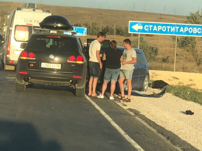 Лобовое столкновение на трассе по дороге на Крымский мост поразило туристов из Анапы