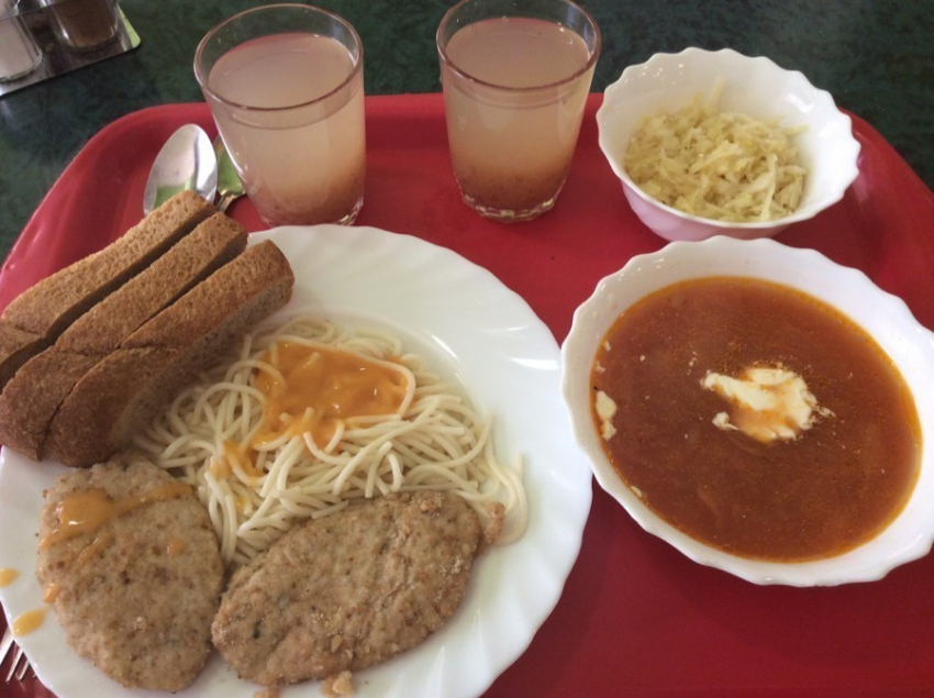 Отдыхающих в Анапе накормили несъедобными блюдами