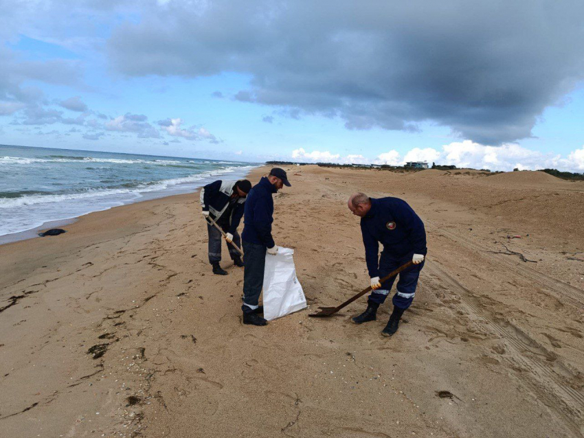 В Анапе произошли новые выбросы мазута 