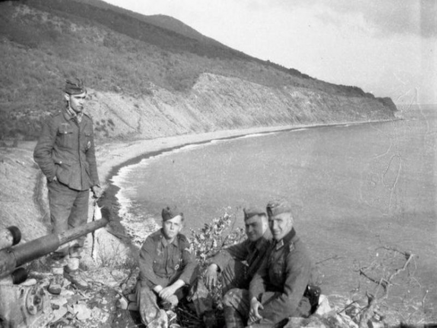 В августе 1942 года фашисты оккупировали Анапу, сделав её опорным пунктом на пути к Кавказу