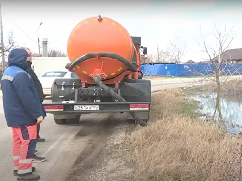 В районе Верхней дороги в Анапе откачали воду после ливней