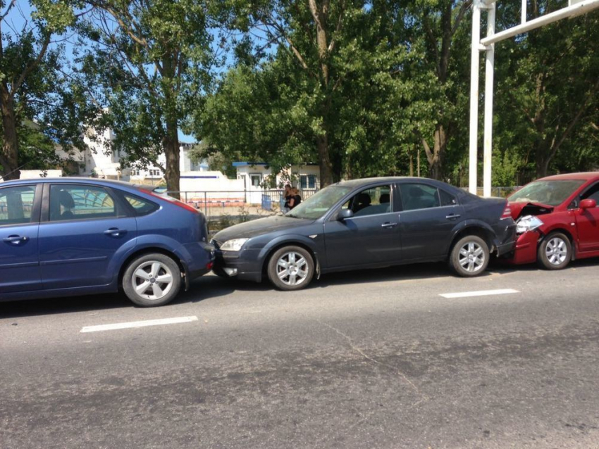 Бутерброд из авто в Анапе на объездной Пионерского проспекта стал причиной часовой пробки