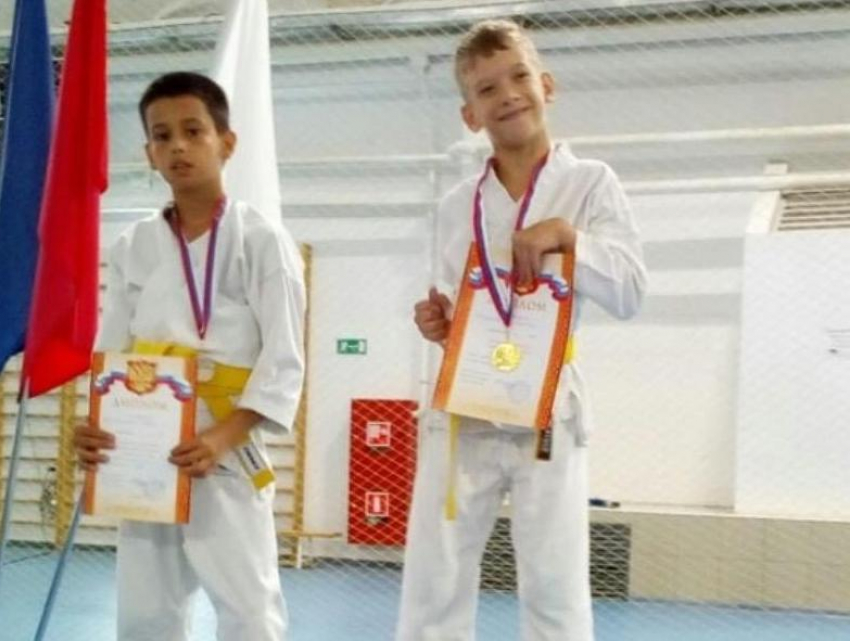  В Анапе 12-летний каратист с диагнозом ДЦП получил золотую медаль на соревнованиях