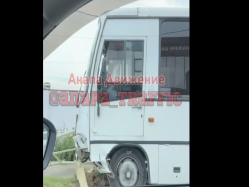 ДТП с автобусом в Супсехе: пострадавших нет, на водителя составили протокол