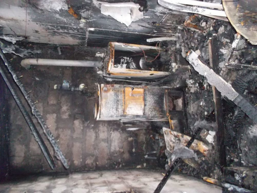 Короткое замыкание испортило отдых: гости и хозяева тушили пожар в Гостагаевской под Анапой