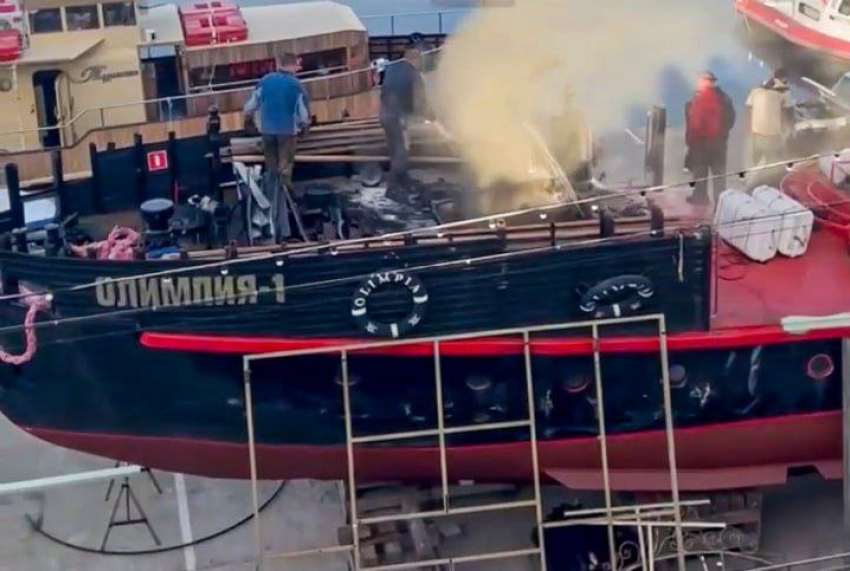 В Анапе произошел пожар на теплоходе 