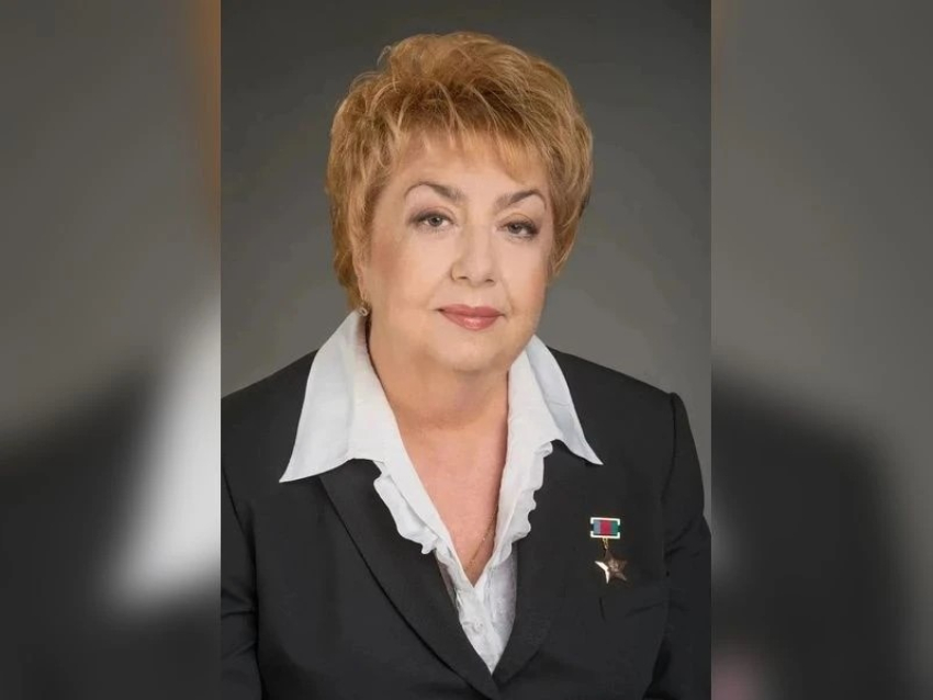 Вера Стефановна Севрюкова принимает поздравления с днём рождения