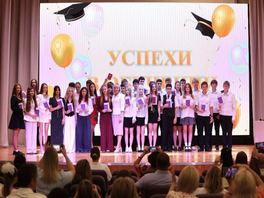 Последний звонок позади: анапские выпускники получили аттестаты