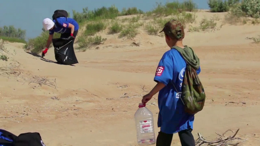 Краснодарские волонтёры наводят порядок на анапских пляжах