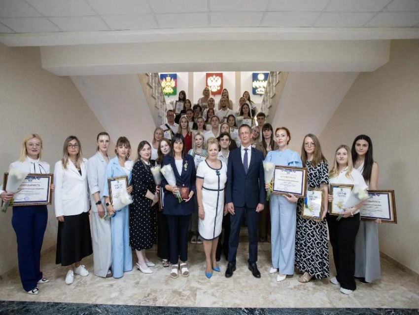 В Анапе наградили молодёжных активистов в преддверии Дня молодёжи