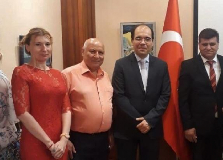 Анапским художникам устроили пышный приём в генеральном консульстве Турции