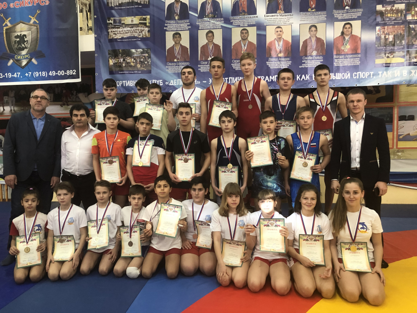Более 60 вольноборцев показали свою мощь на турнире в Анапе