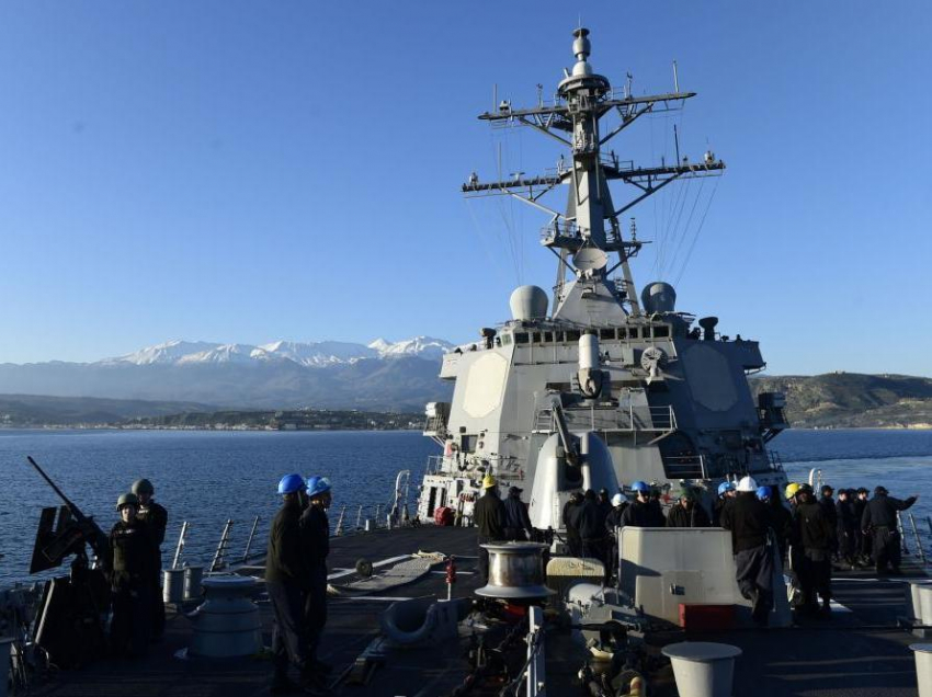 В Чёрном море курсирует уже второй по счёту американский ракетный корабль