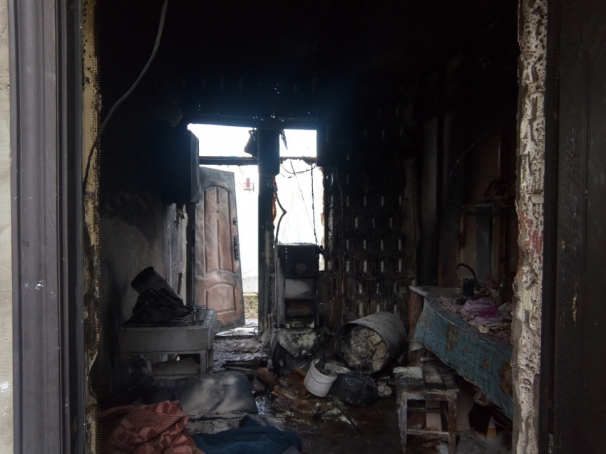 Жительница Витязево под Анапой затопила печь и чуть не сгорела в собственном доме