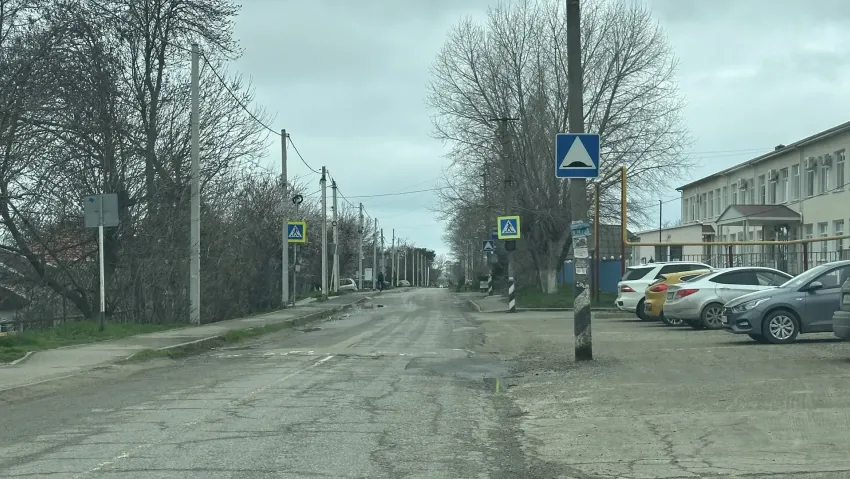 В Анапе выявили нарушения в содержании дорог у школ и детсадов