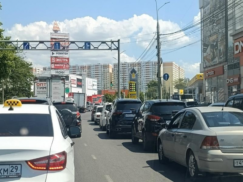 Топливная ситуация в Анапе на 13 июля: дизель есть почти везде, бензин — по лимиту и с очередями