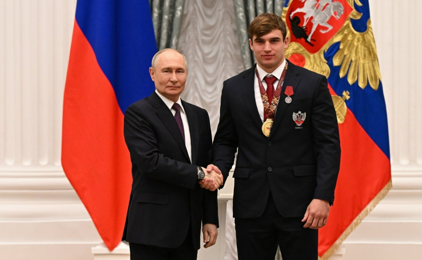 Путин вручил награду боксёру из Анапы Давиду Сурову в Кремле