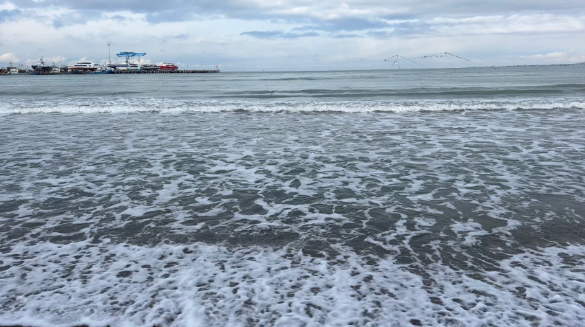 В день бегемота в Анапе пасмурно