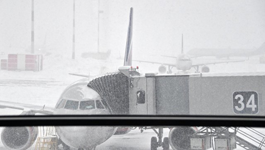 Стихия: самолеты в срочном порядке садятся в Анапе из-за сильного снегопада в Крыму 