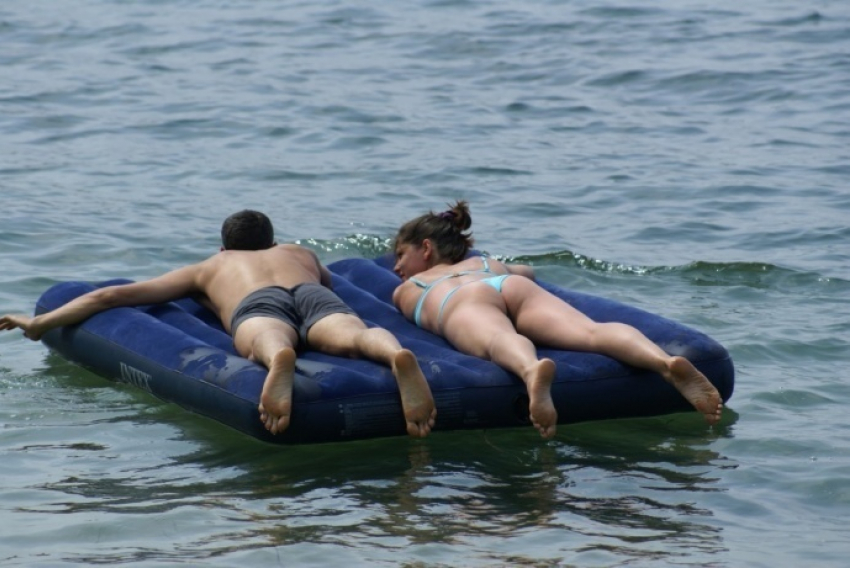 Сегодня плаванье на надувных кругах и матрасах в Анапе - опасно для жизни  