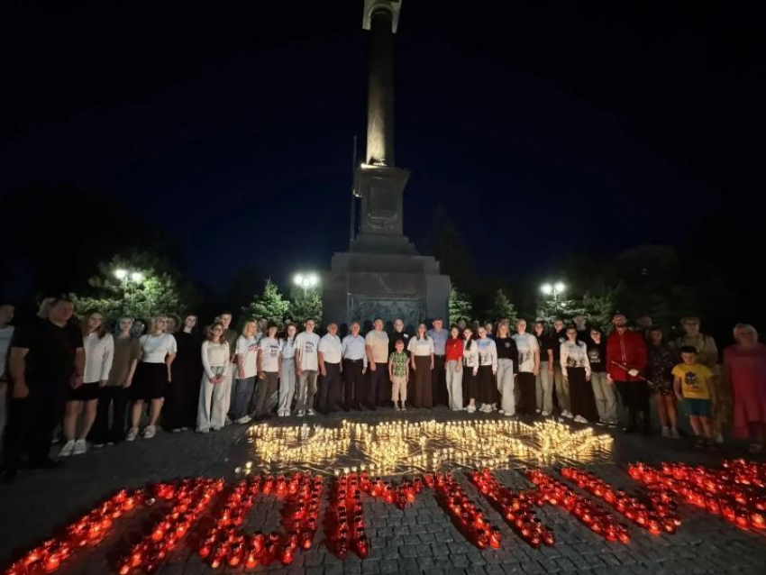 22 июня — День памяти и скорби. В канун траурной даты Анапа зажгла свечи у стелы «Город воинской славы»