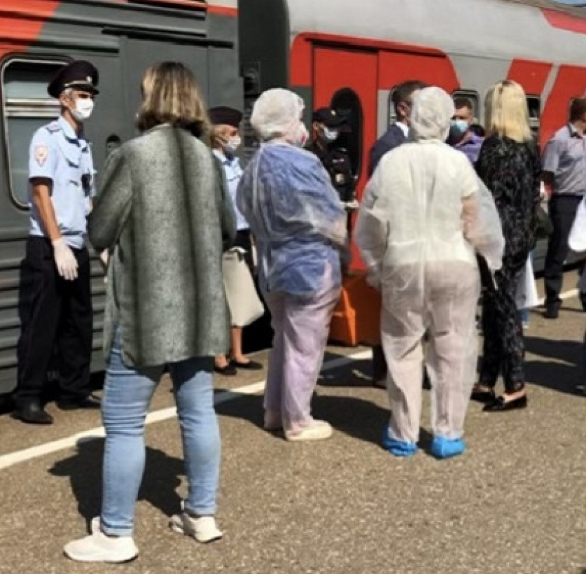 Детей в поезде из Анапы привезли домой в вагоне-лазарете