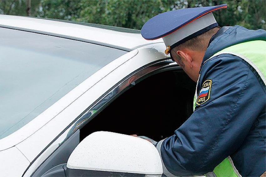 Инспектор ГИБДД  в Анапе выписал водителю штраф: ребенок был пристегнут ремнем безопасности