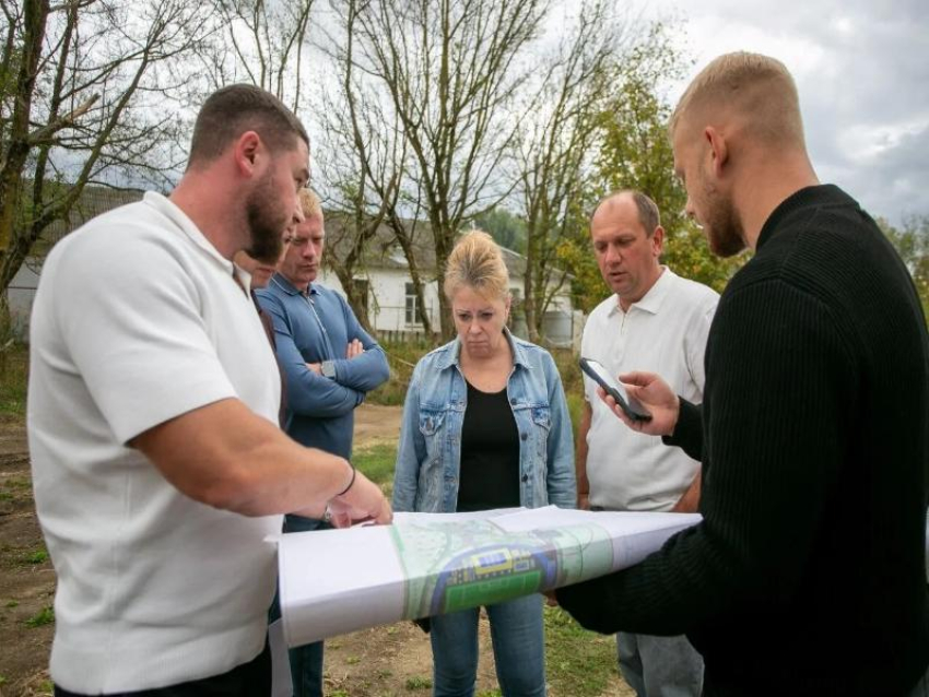 Глава Анапы проверила благоустройство в Цибанобалке и Юровке: есть отставание от графика