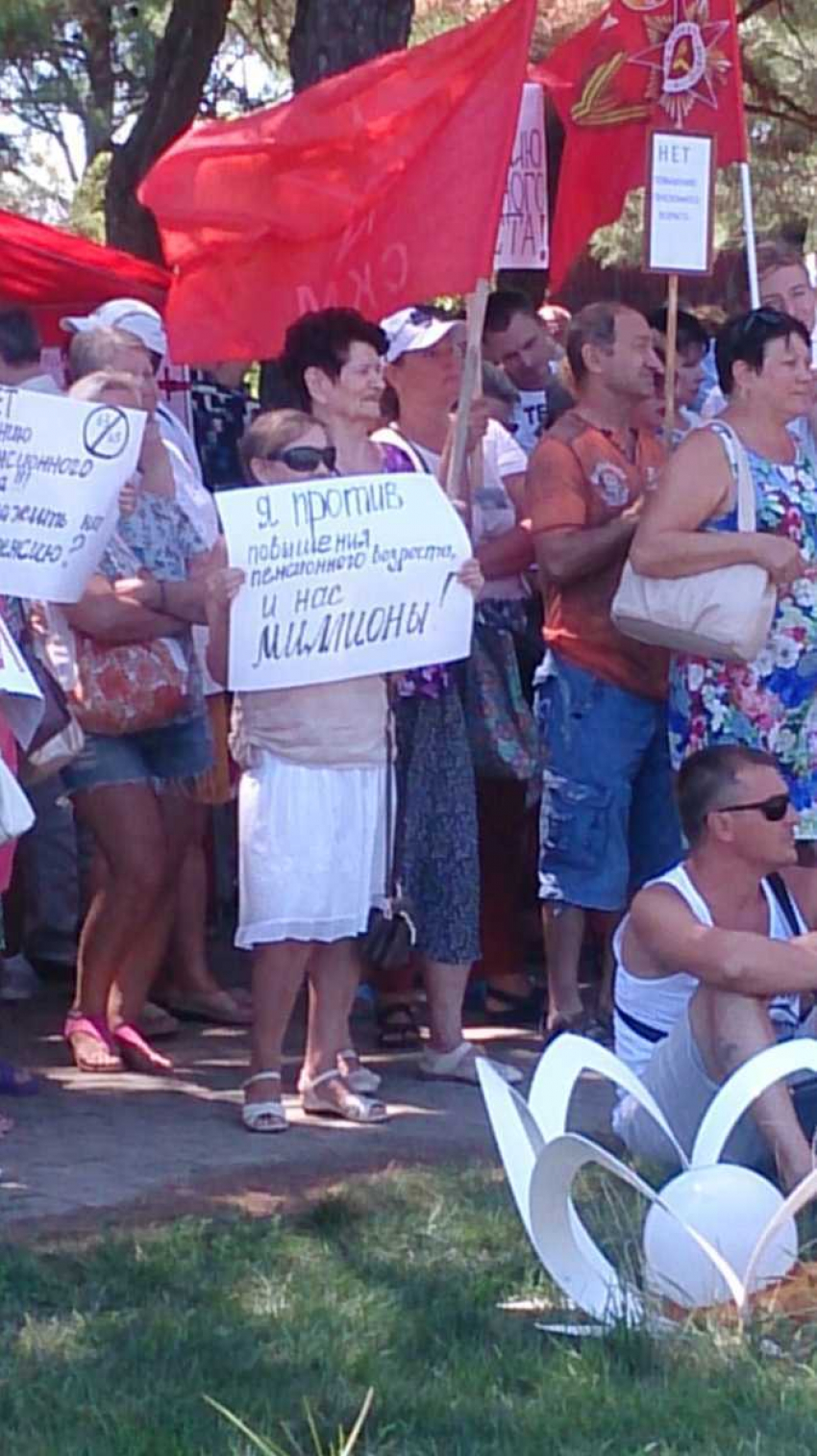 "Полный крах!": анапчане на митинге выразили протест повышению пенсионного возраста