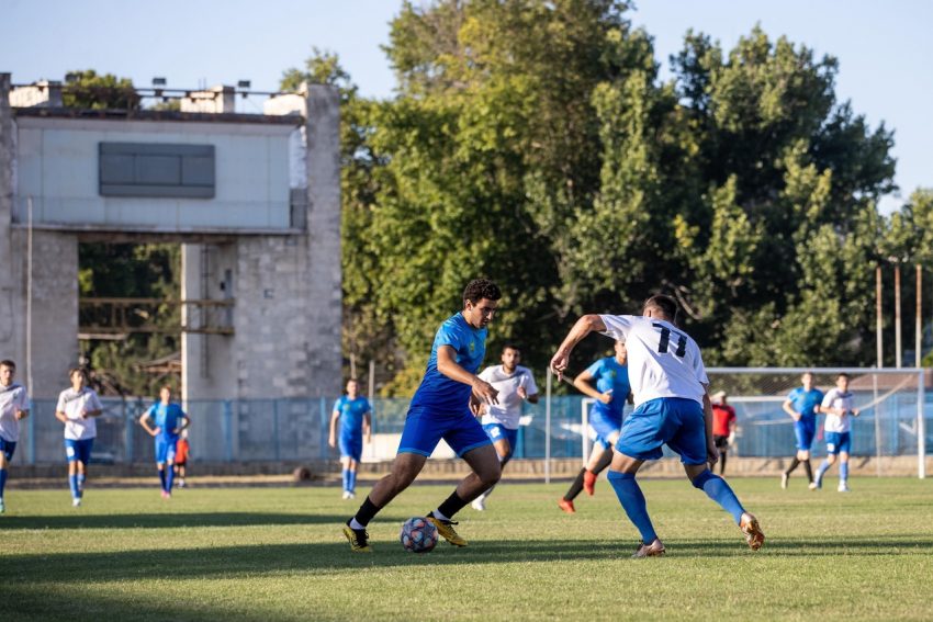 Анапские футболисты одержали победу над командой Славянского района со счётом 4:3