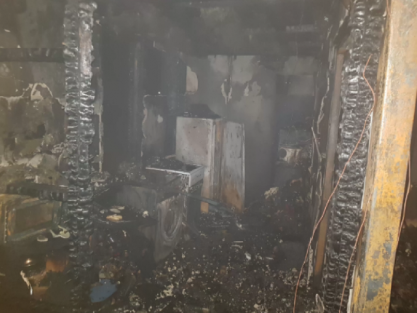 В посёлке Уташ под Анапой в пожаре тяжело пострадал человек