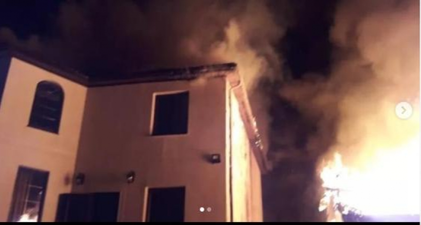 Пожар полностью уничтожил деревянный дом недалеко от Анапы, в станице Раевской