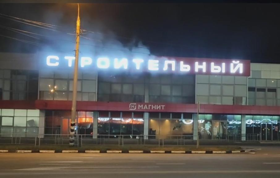 В Анапе на улице Крестьянской загорелся магазин «Магнит»