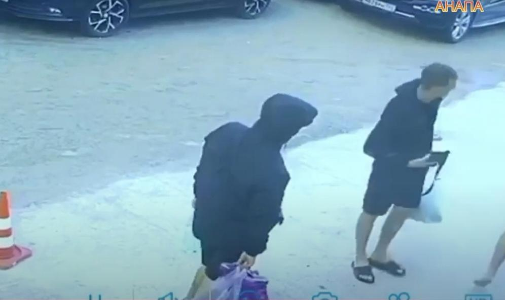 Дал подержать сумку и ушёл в туалет: тамбовчанин сам отдал похитителю вещи в Анапе
