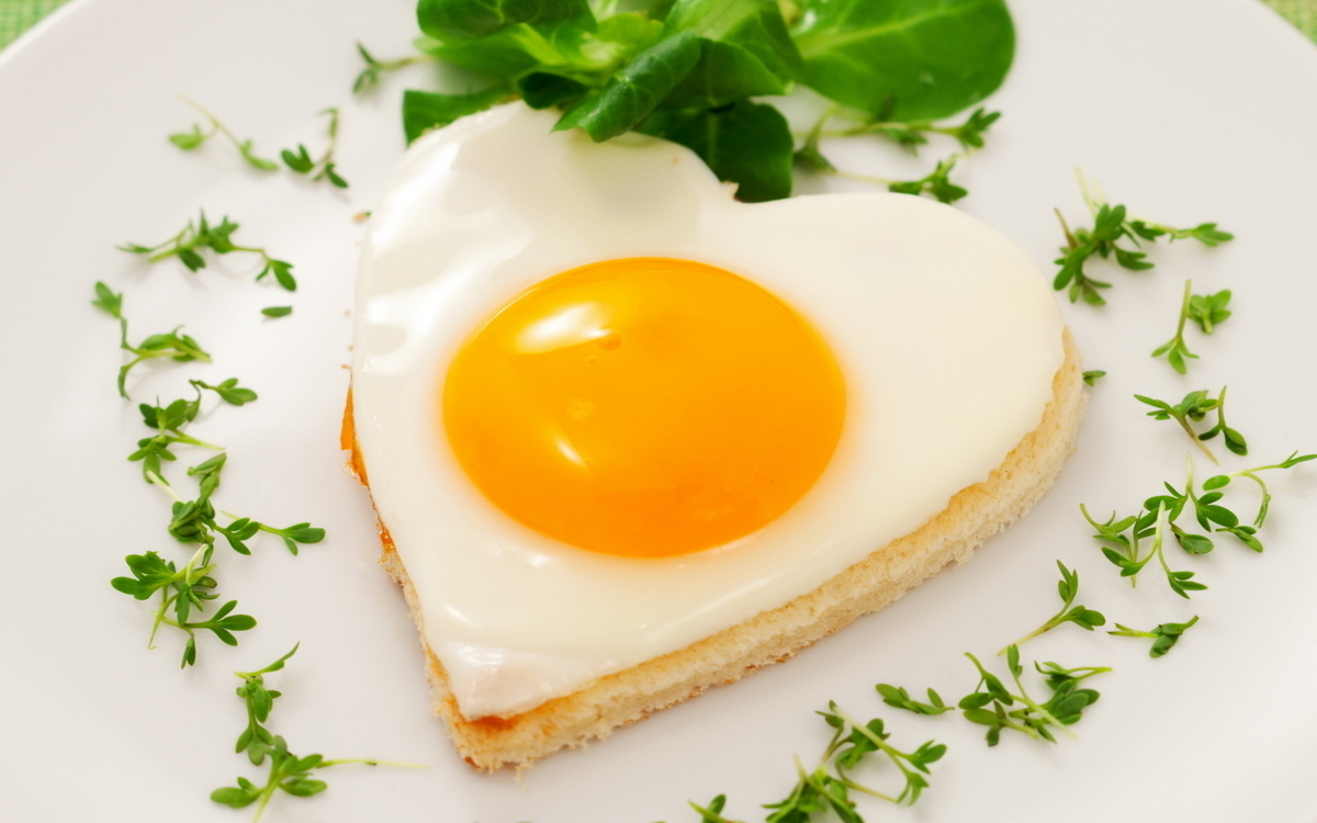 От Бенедикта до омлета: в чем польза яиц и почему их нужно есть на завтрак?